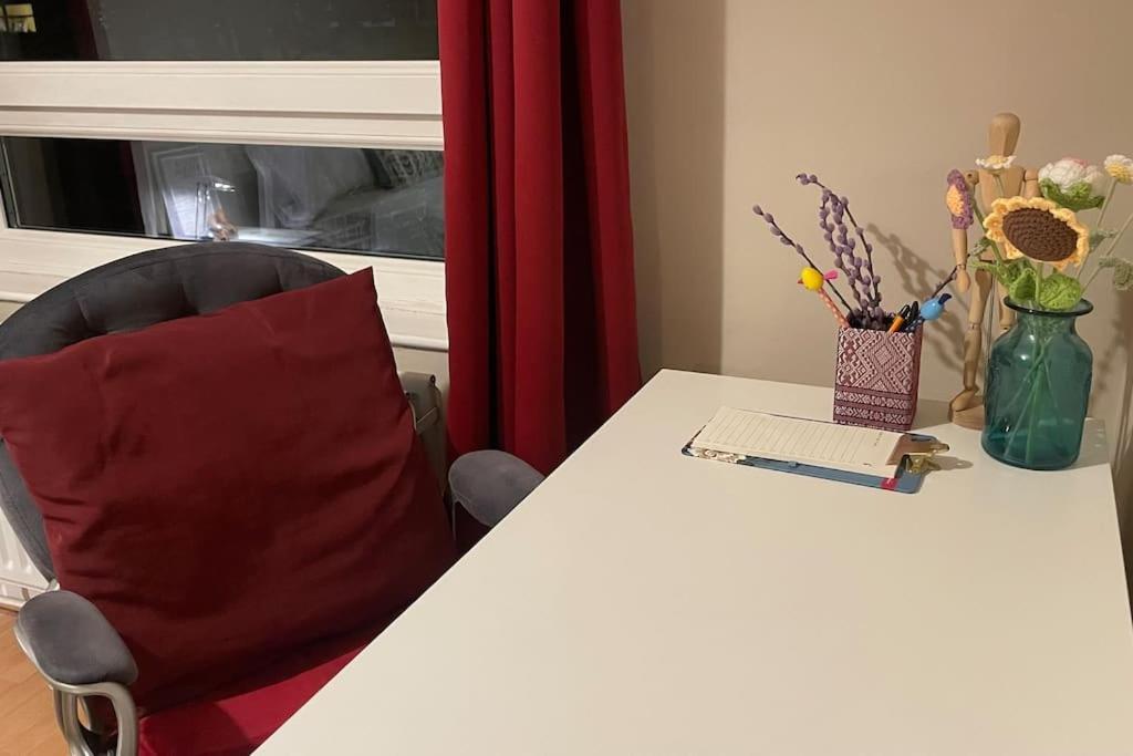 Cosy Flat For 4, Family Friendly, Private Parking, Close To Apartament *