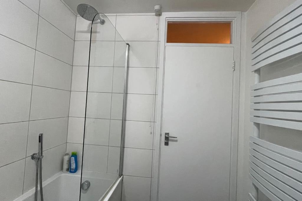 Cosy Flat For 4, Family Friendly, Private Parking, Close To Apartament Londra